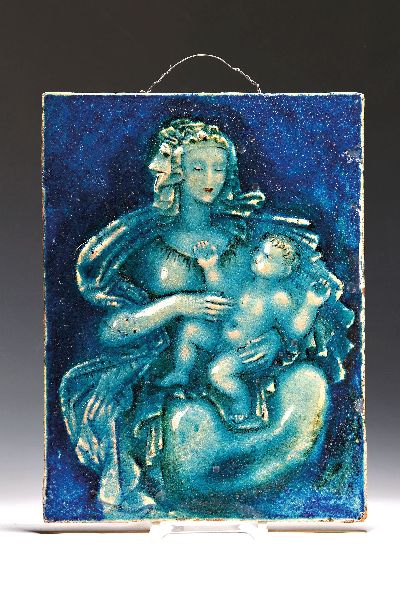 Erwin Spuler, Karlsruher Majolika, Mutter Gottes mit Kind, 36.5 x 27 cm, bunt glasiert, leicht an den Ecken best.