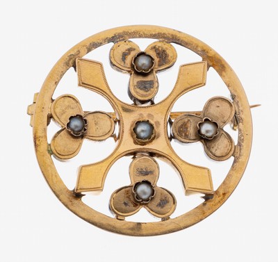 18 kt Gold Perl-Brosche, Frankreich um 1900, GG 750/000, rund, geometrisches Dekor aus stil. Kleeblättern und Kreuz, kl. Saatperlen, D. ca. 2.5 cm, ...