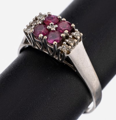 14 kt Gold Rubin-Diamant-Ring, WG 585/000, 4 rundfacett. Rubine zus. ca. 0.40 ct, 6 8/8-Diamanten zus. ca. 0.06 ct Weiß/si-p1, RW 62, ca. 2.9 g