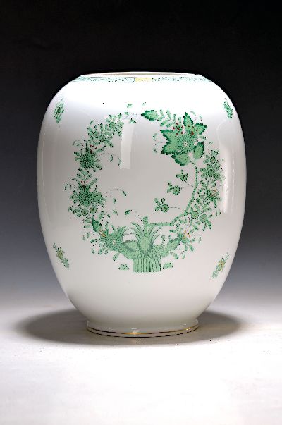Große Vase, Herend, Indian Basket in, Grün, Porzellan, beidseitig bemalt, H. ca. 30 cm B. ca. 24 cm