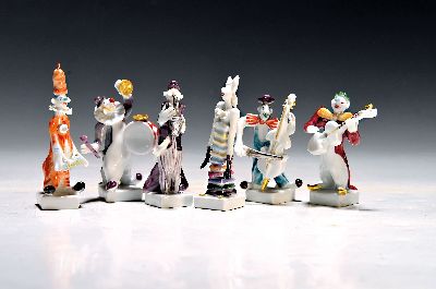 Sechsteilige Porzellangruppe, Meissen, Entwurf, Peter Strang, Clowngruppe, best. aus Clown mit Bassgeige, mit Trommel, mit Saxophon, mit Gitarre, mit ...