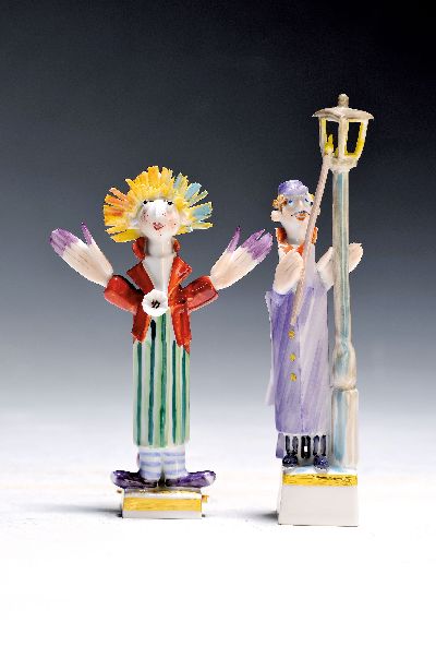 2 Porzellanfiguren, Meissen, Entwurf, Peter Strang, Laternenanzünder und Struwwelpeter, bunt bemalt, H. ca. 12.5 cm und 10 cm, mit Zertifikaten
