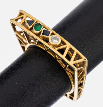 14 kt Gold Farbstein-Brillant-Ring, GG 585/000 gepr., runder Innenring mit quadratischer Umrandung, Brillant ca. 0.05 ct Weiß/si, 2 facett. Saphire ...