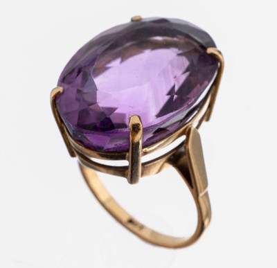 9 kt Gold Amethyst-Ring, England, GG 375/000, ovalfacett. Amethyst ca. 18.0 ct, RW 55, ca. 9.6 g