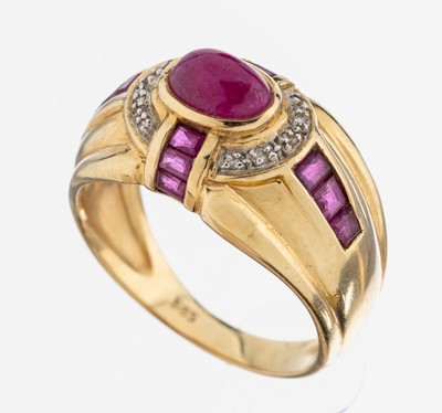 14 kt Gold Rubin-Diamant-Ring, GG 585/000, Rubin-Cabochon und 12 Rubin-Carrees zus. ca. 1.55 ct, 10 8/8-Diamanten zus. ca. 0.05 ctWeiß/p, RW 56, ...