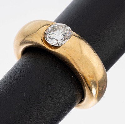 18 kt Gold Brillant-Ring, GG 750/000, schwere massive Verarbeitung, Brillant ca. 1.01 ct feines Weiß/vs, RW 55, ca. 16.6 g