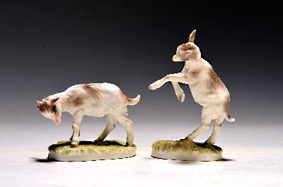 2 Ziegenböckchen, Nymphenburg, 20. Jh., Porzellan, bunt bemalt, gemarkt, H. ca. 13/6 cm