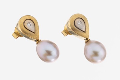 Paar 14 kt Gold Perl-Brillant-Ohrstecker, GG/WG 585/000, sat., 2 Brillanten zus. ca. Abhängung mit bewegl. tropfenförm. Süßwasserzuchtperlen, L. ...