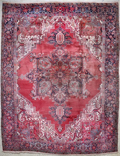 Heriz, Persien, Mitte 20.Jhd, Wolle auf Baumwolle, ca. 330 x 253 cm, EHZ: 2