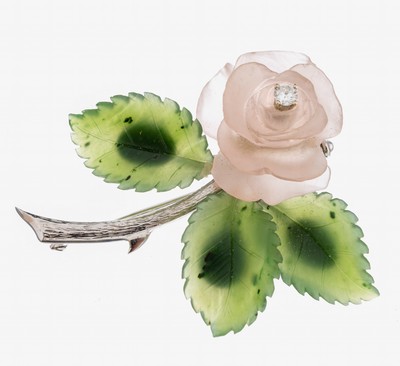 14 kt Gold Farbstein-Brillant-Brosche, WG 585/000, Darstellung einer Rose, Rosenquarz- Blüte und Nephrit-Blätter, geschnitten und grav., ...