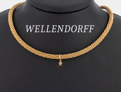 18 kt Gold WELLENDORFF Collier "Princess", GG 750/000, mehrreihig gedrehtes Kordel- collier, hochfeine Verarbeitung, typ. W- Anhänger mit ...