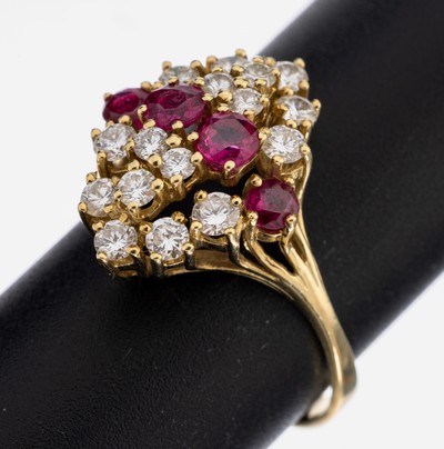 14 kt Gold Rubin-Brillant-Ring, GG 585/000,4 rundfacett. Rubine zus. ca. 0.80 ct, 16 Brillanten zus. ca. 0.91 ct feines Weiß- Weiß/si, RW 62, ca. ...