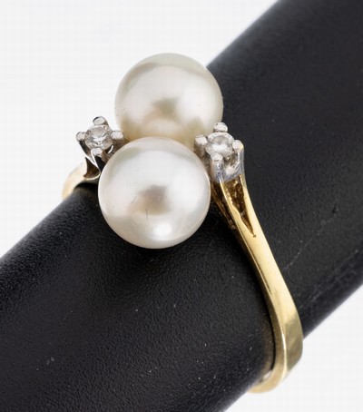 14 kt Gold Perl-Brillant-Ring, GG 585/000, 2 weiße Akoyazuchtperlen ca. 7.3 mm, schönes Lüster, 2 Brillanten zus. ca. 0.06 ct Weiß/si,RW 59, ca. ...