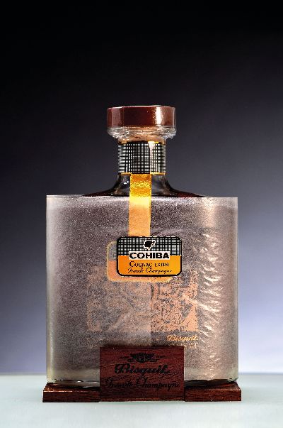 1 Flasche Bisquit Dubouche "Cohiba Cognac Extra", Grande Champagne, ca. 70cl, 43%Vol., in orig. Holzkiste