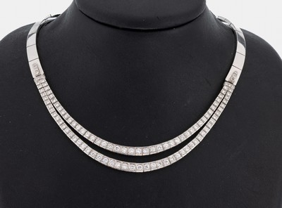 18 kt Gold Diamant-Collier, WG 750/000, Mittelteil 2-rhg., 91 Brillanten und 14 8/8- Diamanten zus. ca. 5.0 ct Weiß/vs-si, D. ca. 12 cm (L. ca. 38 ...