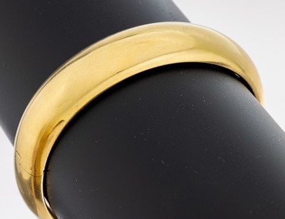 18 kt Gold Armreif, GG 750/000, zeitlose Form, B. ca. 14.6 mm, D. ca. 6 cm, hohl gearbeitet Scharnier, ca. 40.4 g, Kastenschloss