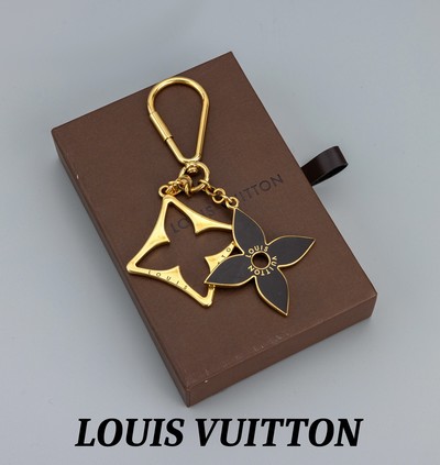 LOUIS VUITTON Charm, Taschen-/Schlüssel -anhänger, "Portocre Puzzle", Metall verg.,sign., großer Karabiner, abhängende Blüten, ...
