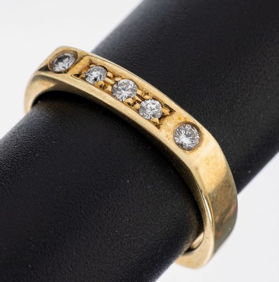 14 kt Gold Brillant-Ring, GG 585/000, 5 Brillanten zus. ca. 0.25 ct Weiß/si, RW 59, ca. 5.2 g