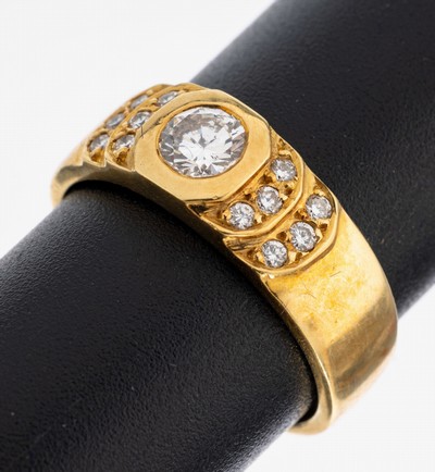 18 kt Gold Brillant-Ring, GG 750/000, 1 Brillant ca. 0.40 ct Weiß/si, 12 Brillanten zus. ca. 0.12 ct Weiß/si, ca. 5.9 g, RW 53.5