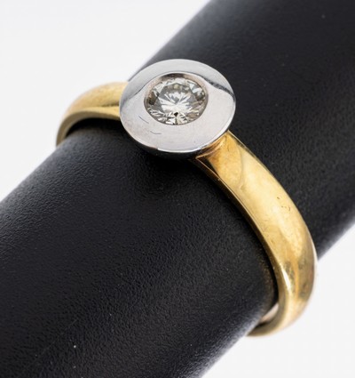 14 kt Gold Brillant-Ring, GG/WG 585/000, Brillant ca. 0.20 ct (grav.) l.get.Weiß/si, RW 55, ca. 4.0 g