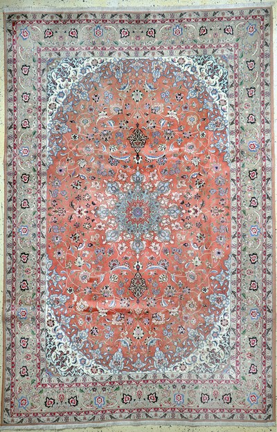 Täbriz fein(50 Raj), Persien, Ende 20.Jhd, Korkwolle mit Seide, ca. 304 x 200 cm, ca. 500.000 Kn/qm, Reinigungsbedürftig, EHZ: 2