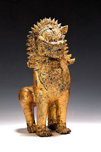 Bronzefigur, Fo-Hund, wohl Thailand, 20. Jh., vergoldet, H. ca. 27 cm