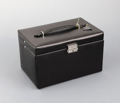 Schmuckkoffer aus schwarzem Leder in Kroko-Optik, grau-grüne Innenausstattung, 3 Schubladen mit Unterteilungen, Innenspiegel,Broschenleiste, 2 ...