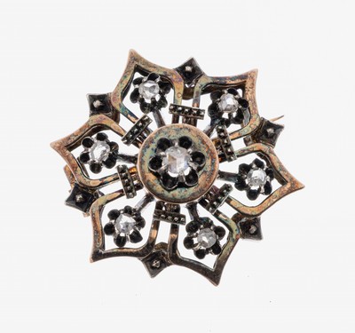 14 kt Gold Diamant-Brosche, wohl Frankreich, um 1830-40, RG 585/000 gepr., und Silber, Sternform, Aufbau in mehreren Ebenen, 7 Diamantrosen, D. ca. ...
