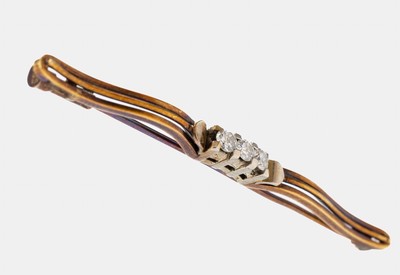 14 kt Gold Brillant-Brosche, GG/WG 585/000,3 Brillanten zus. ca. 0.15 ct Weiß/si, L. ca. 5 cm, ca. 3.2 g