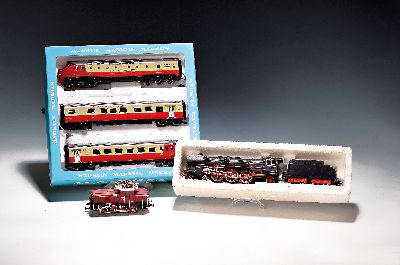 4 Märklin Lokomotiven, 4 Waggons und, Schienen, Spur HO, TEE 3070 im orig Karton, Rangierlok 3001, orig. Karton, SBB CFF 11414, Tenderlok 01097,vier ...