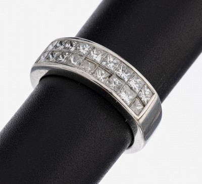 Platin Diamant-Ring, 18 Princesscut- Diamanten zus. ca. 1.80 ct feines Weiß- Weiß/vs-p, RW 53, ca. 10.1 g, Meistermarke Christopher