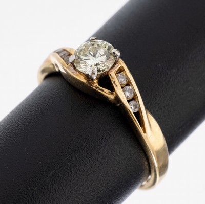 14 kt Gold Brillant-Ring, GG 585/000, 1 Brillant ca. 0.55 ct get.Weiß(K)/vvs, 6 Brillanten zus. ca. 0.15 ct Weiß/si, RW 54, ca. 1.9 g