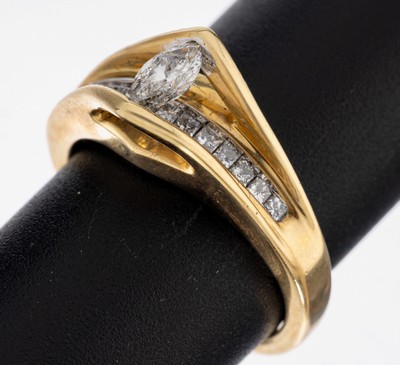 14 kt Gold Diamant Ring, GG 585/000, 1 Diamant-Navette und 12 Princess-Cut Diamanten zus. ca. 0.65 ct Weiß/p 1, ca. 6.1 g, RW 53