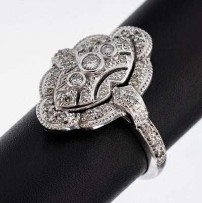 14 kt Gold Diamant Ring, WG 585/000, im Stil der 1930er Jahre, Schiffchenform, 53 Diamanten zus. ca. 0.50 ct Weiß/p 1, RW 54,ca. 4.2 g