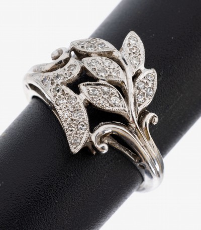 14 kt Gold Diamant-Ring, WG 585/000, 30 8/8-Diamanten zus. ca. 0.40 ct Weiß/si, RW 54,ca. 4.0 g