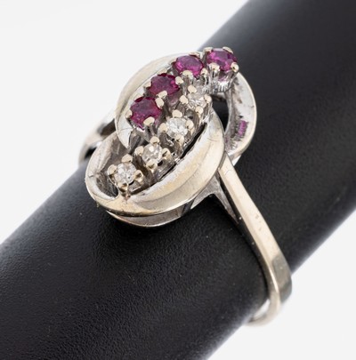 14 kt Gold Rubin-Diamant-Ring, WG 585/000 4 rundfacett. Rubine zus. ca. 0.10 ct, 4 8/8-Diamanten zus. ca. 0.08 ct Weiß/p, RW 58.5, ca. 3.7 g