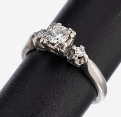 Platin/Iridium Diamant-Ring, 1 Altschliff- Diamant und 2 8/8-Diamanten zus. ca. 0.30 ct Weiß-l.get.Weiß/si, RW 48, ca. 3.2 g
