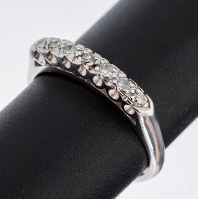 14 kt Gold Brillant-Ring, WG 585/000, 7 Brillanten zus. ca. 0.10 ct Weiß/si-p, RW 54, ca. 2.2 g