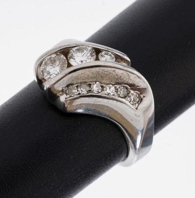 14 kt Gold Diamant-Ring, WG 585/000, 3 Brillanten und 6 8/8-Diamanten zus. ca. 0.60 ct Weiß/si, RW 57, ca. 8.6 g