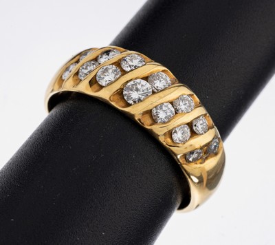 14 kt Gold Brillant-Ring, GG 585/000, 14 Brillanten zus. ca. 1.10 ct Weiß/si, ca. 6.2 g, RW 63