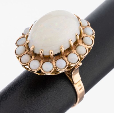 14 kt Gold Opal-Ring, GG 585/000, mittig ovaler Opal-Cabochon umgeben von 16 runden Opal-Cabochons zus. ca. 14 ct, ca. 5.9 g, RW 53, passend zu ...