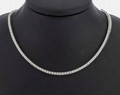 18 kt Gold Brillant-Collier, WG 750/000, 173 Brillanten zus. ca. 5.73 ct (grav.) feinesWeiß-Weiß/vs-si, L. ca. 47 cm, Kastenschloss mit ...