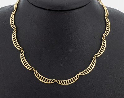 14 kt Gold Collier, GG 585/000, geschwungene Glieder, L. ca. 39-42.5 cm, Federringschließe, ca. 14.7 g