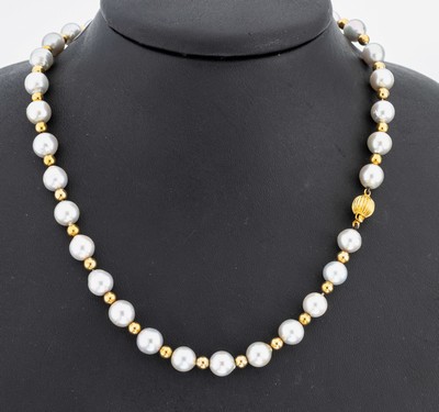 14 kt Gold Zuchtperl-Collier, GG 585/000, silberfarb. Perlen, D. ca. 7.5-8 mm, Goldkugeln im Wechsel, L. ca. 41 cm, Kugelschließe, ca. 22.7 g