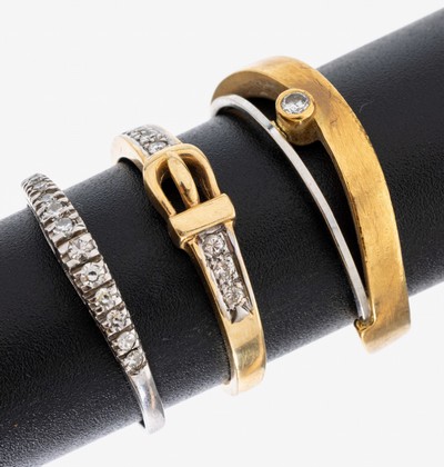 Konvolut 3 Gold Diamant-Ringe, 1 x GG 750/000, 1 x WG 585/000, 1 x GG 585/000, 11 8/8-Diamanten und 7 Brillanten zus. ca. 0.16 ct Weiß/si-p, 1 ...
