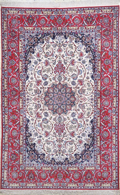 Esfahan fein, Persien, Ende 20.Jhd, Korkwolle mit und auf Seide, ca. 240 x 155 cm,EHZ: 2, (minimaler Mottenfrass am Rand).