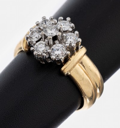 14 kt Gold Brillant-Ring, GG/WG 585/000, 7 in WG gefasste Brillanten zus. ca. 0.65 ct feines Weiß/vs, RW 47.5 cm, ca. 4 g