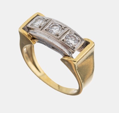 14 kt Gold Brillant-Ring, GG/WG 585/000, 3 in WG gefasste Brillanten zus. ca. 0.17 ct Weiß/p, RW 48, ca. 5.1 g