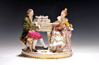 Figurengruppe Hauskonzert, Ludwigsburg, Anfang 20.Jh., Porzellan, farbig staffiert, elegantes Paar an Cembalo und Laute, Plinthe mit ...