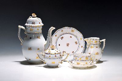 Service, Herend, 20. Jh., Porzellan, goldener Blumendekor, doppelte blaue Linierung, komplett für 11 Personen, Kaffeekanne, Zuckerdose, ...